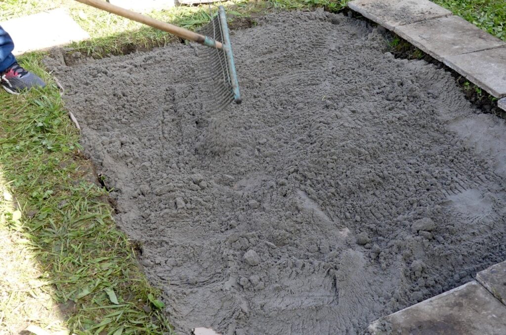 Fläche mit Sand auffüllen