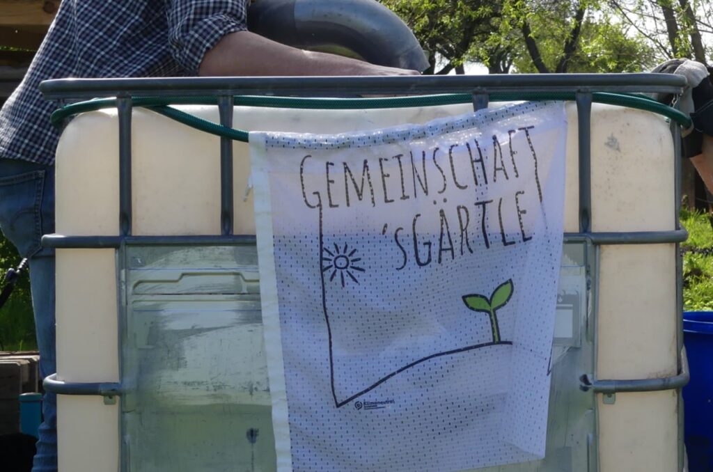Verbindung zur Regenrinne anbringen