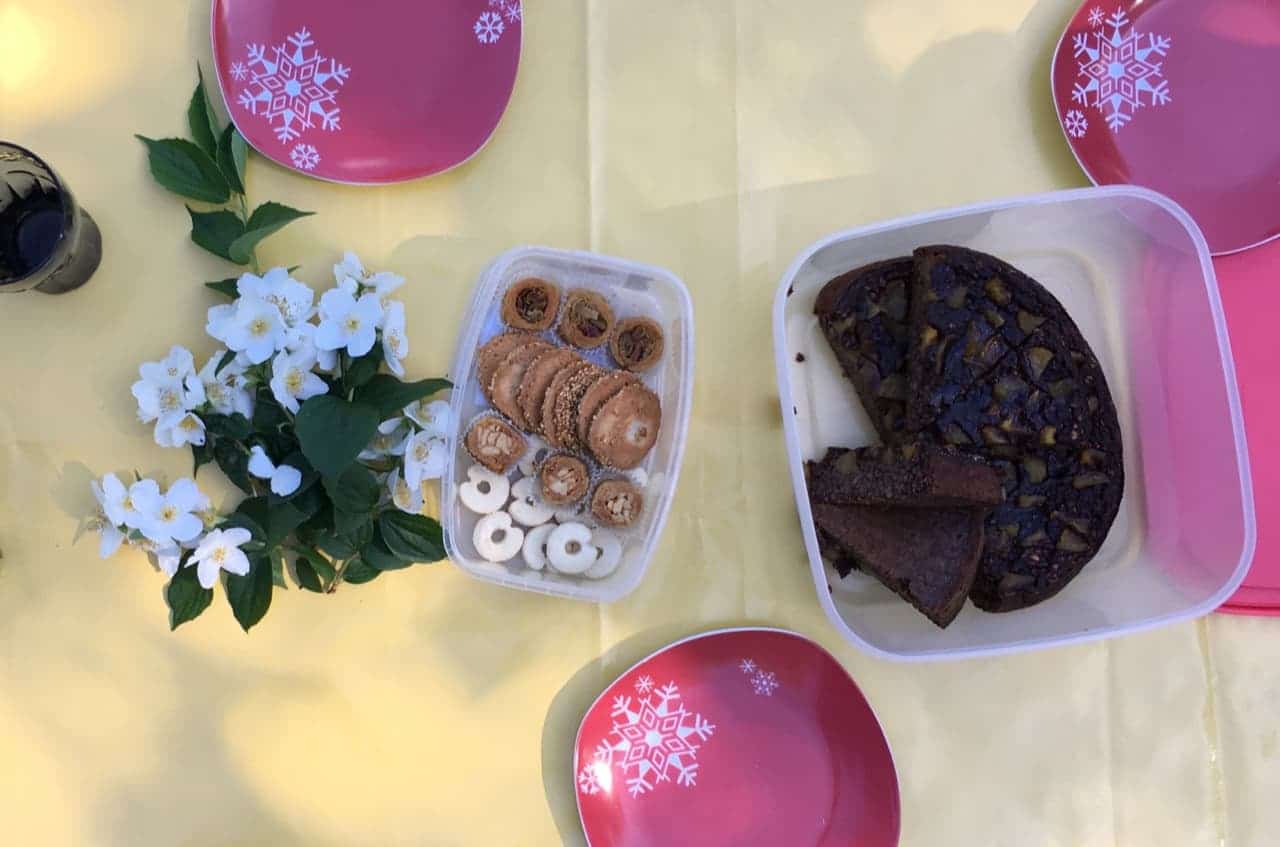Gedeckter Tisch im Gemeinschaftsgärtle (Foto: privat)